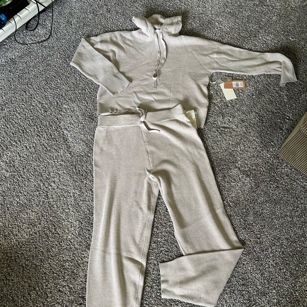 Cyrus Joggers and Hoodie set women’s medium